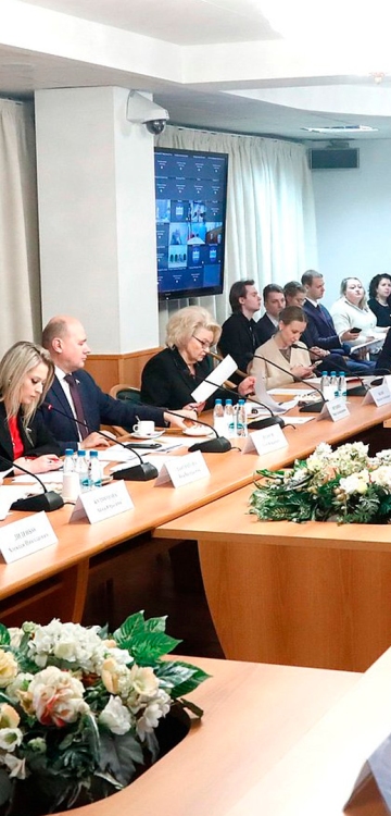 Дума анонсировала принятие наших законопроектов об ответственности за вовлечение детей  в азартные игры и деструктив в соц.сетях и поисковиках