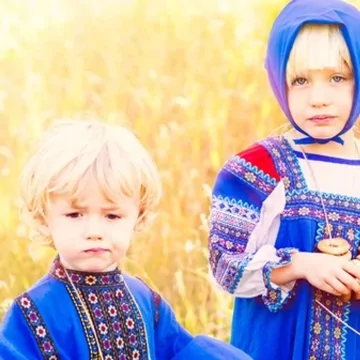 Какими должны  быть русский мальчик и русская девочка?